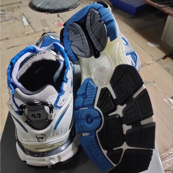 White and blue balenciaga runners - Picture 3 of 4